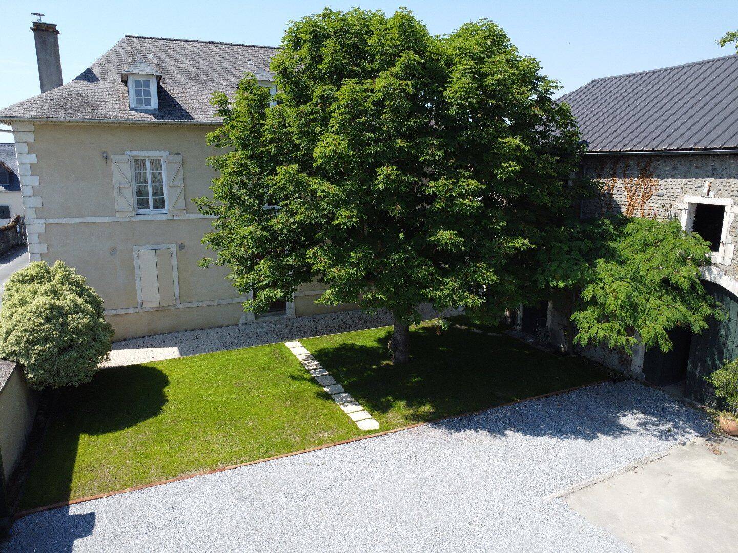 Maison 8 pièces 243 m² · à Lons · 243 m² · 740 000 €