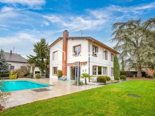 Villa à vendre 1 190 000 € 7 pièces 5 chambres 220 m² 1 066 m² de terrain Centre Sud Ouest Saint-Louis 68300