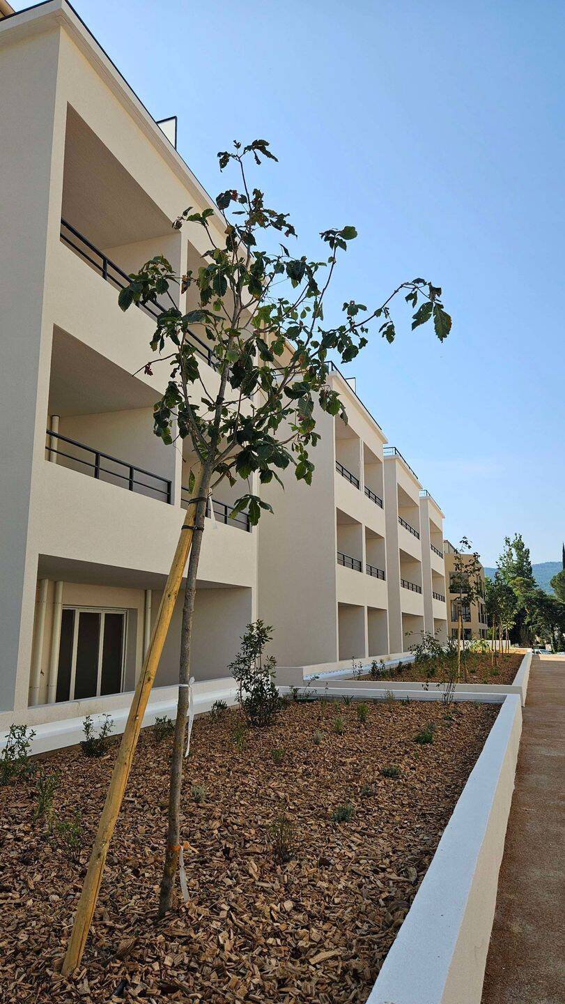 Appartement 2 pièces 42 m² · à Trets · 41,6 m² · 823 €