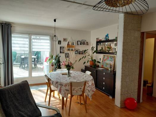 Appartement à vendre 244 000 € 3 pièces 2 chambres 73 m² Étage 2/3 Les Près Montigny-le-Bretonneux 78180