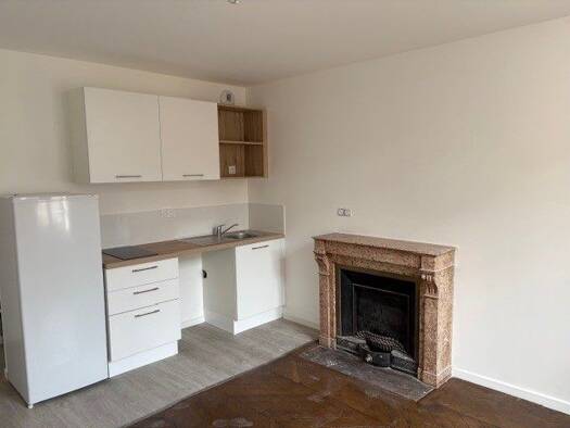 Appartement à louer 370 € 1 pièce 32 m² 1er étage Thizy-les-Bourgs 69240