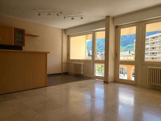 Appartement à louer 1 230 € 4 pièces 3 chambres 90 m² Étage 2/5 Centre Ville Saint-Jean-de-Maurienne 73300
