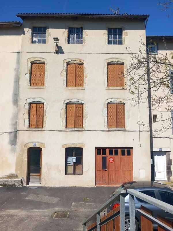 Maison 3 pièces 114 m² · à Thiers · 114 m² · 72 000 €