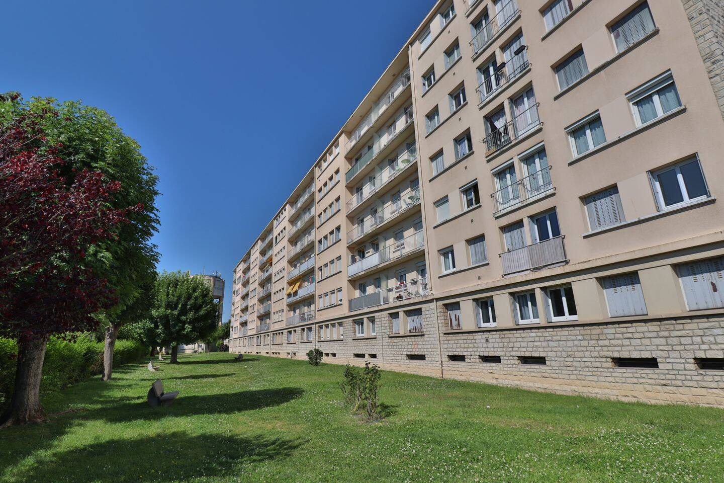 Appartement 4 pièces 61 m² · à La Chapelle-Saint-Luc · 60,7 m² · 76 000 €