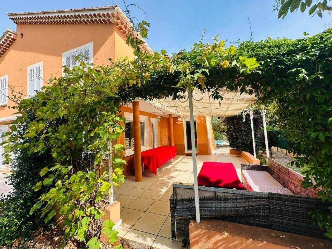 Maison 6 pièces 160 m² · à Six-Fours-les-Plages · 160 m² · 799 000 €