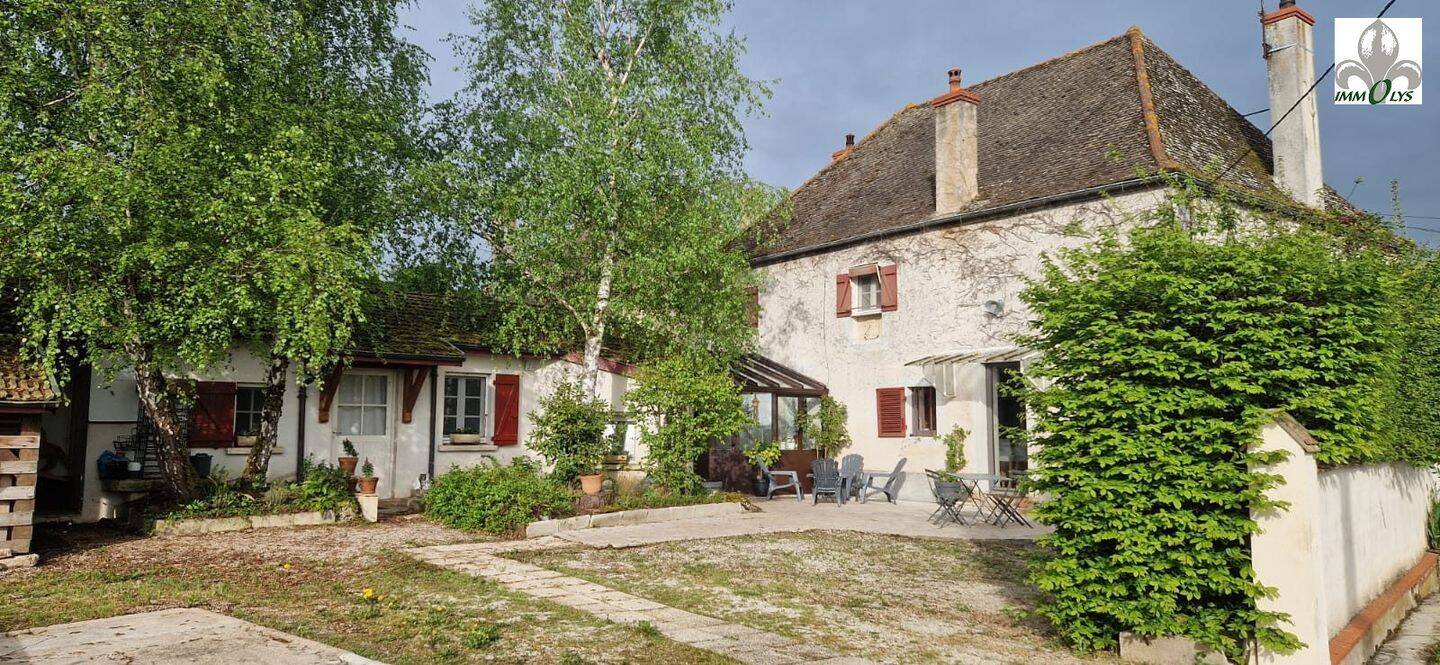 Maison 8 pièces 221 m² · à Saint-Gervais-en-Vallière · 221 m² · 378 000 €