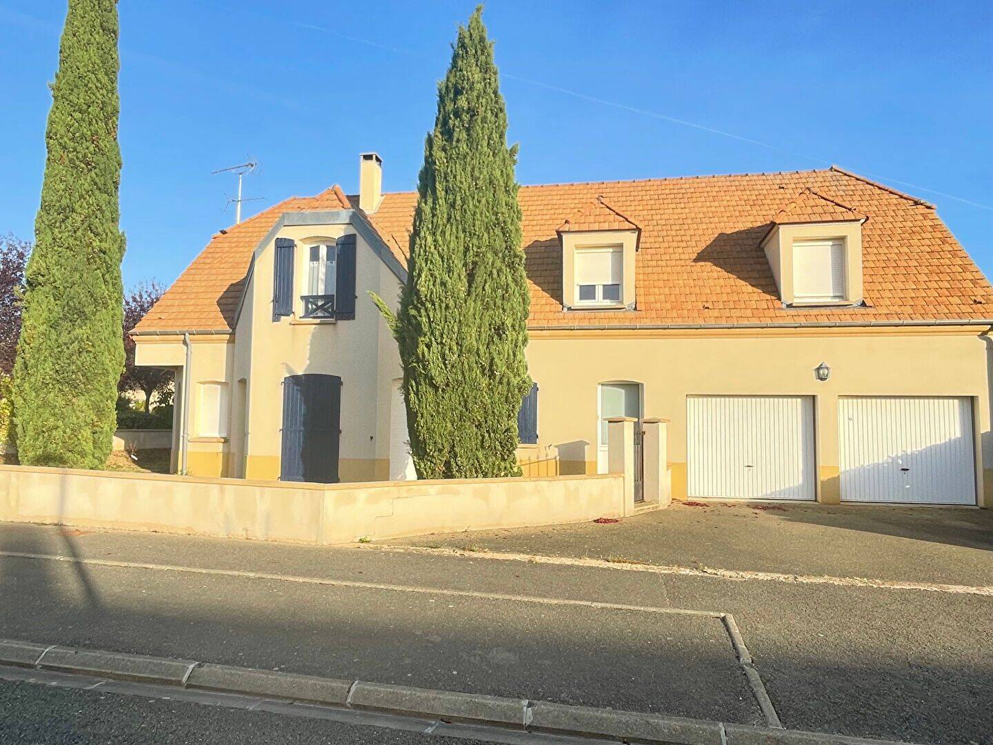 Maison 10 pièces 215 m² · à Maintenon · 215 m² · 419 000 €