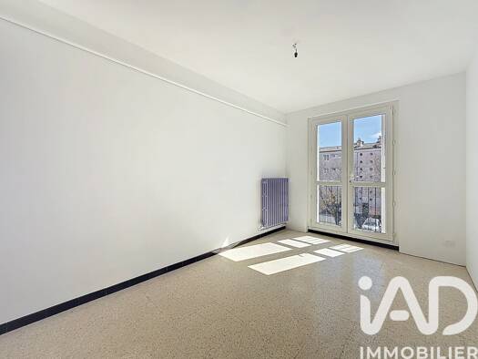 Appartement à vendre 149 000 € 4 pièces 3 chambres 76 m² Étage 3/2 Est Nord Vaison-la-Romaine 84110
