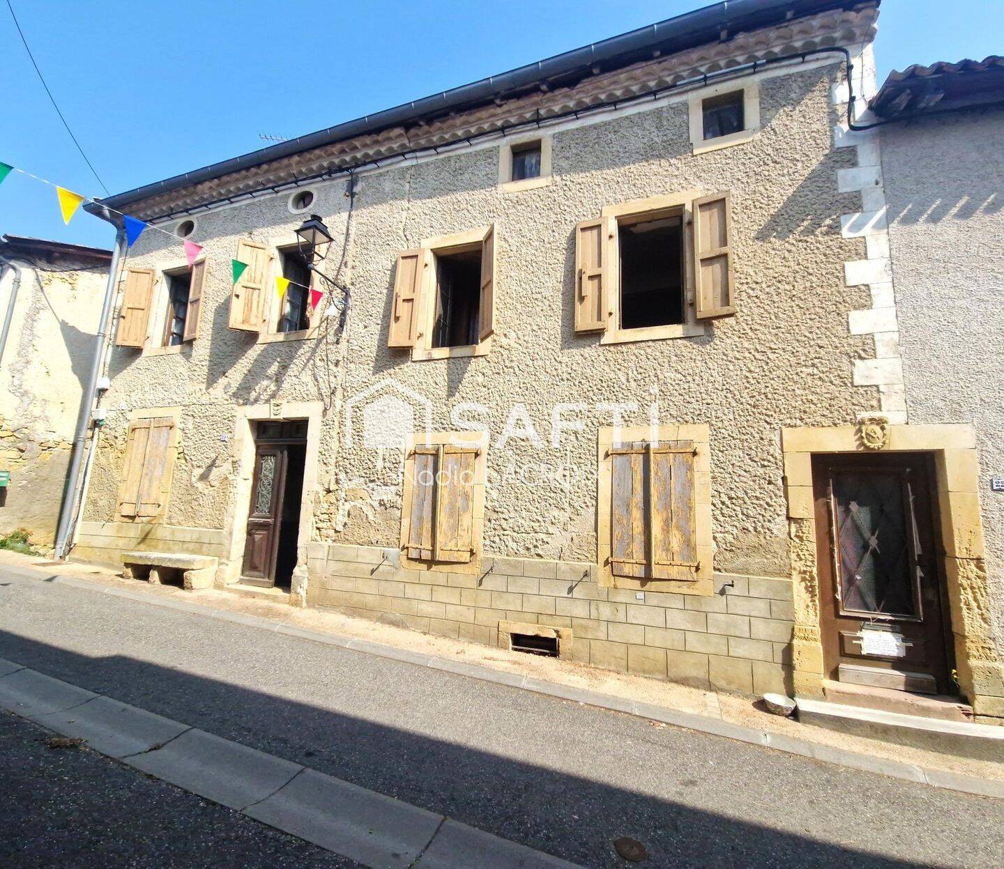 Maison 6 pièces 220 m² · à Auzas · 220 m² · 169 000 €