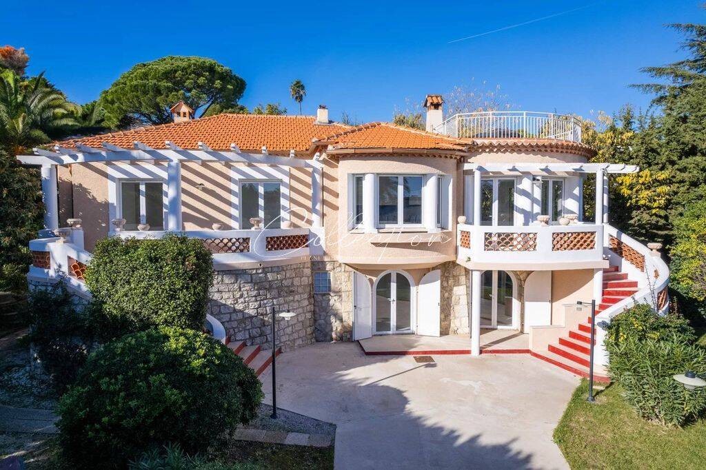Maison 8 pièces 280 m² · à Antibes · 280 m² · 1 600 000 €