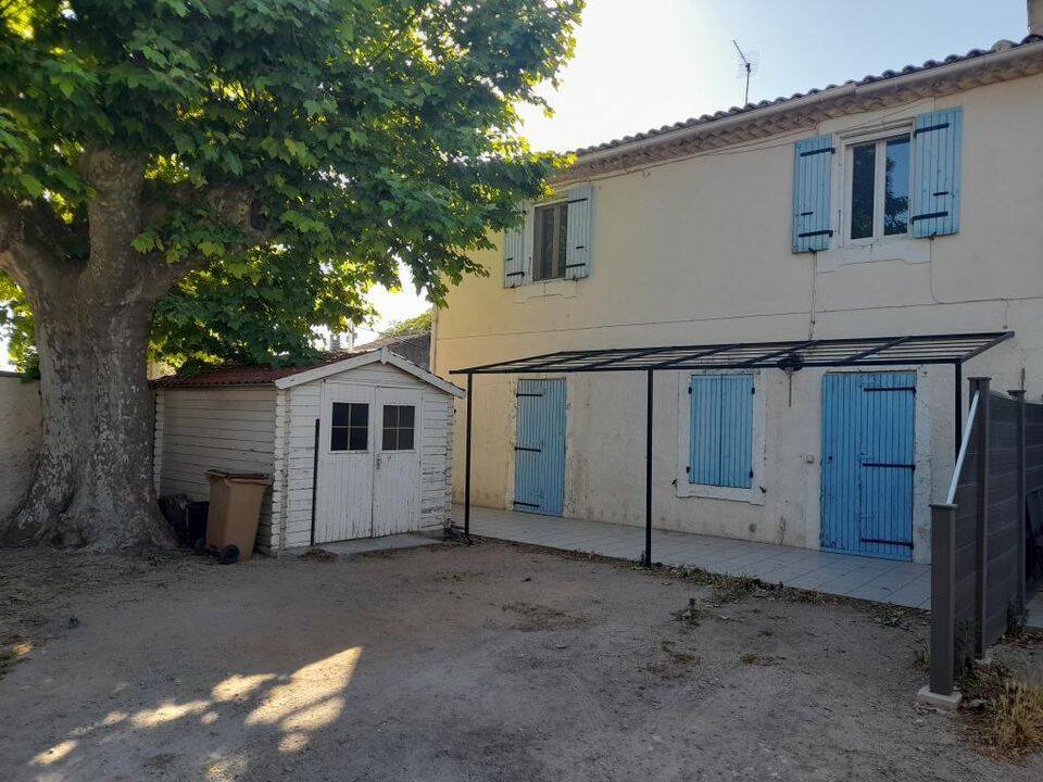 Maison 5 pièces 104 m² · à Saint-Martin-de-Crau · 104 m² · 1 080 €