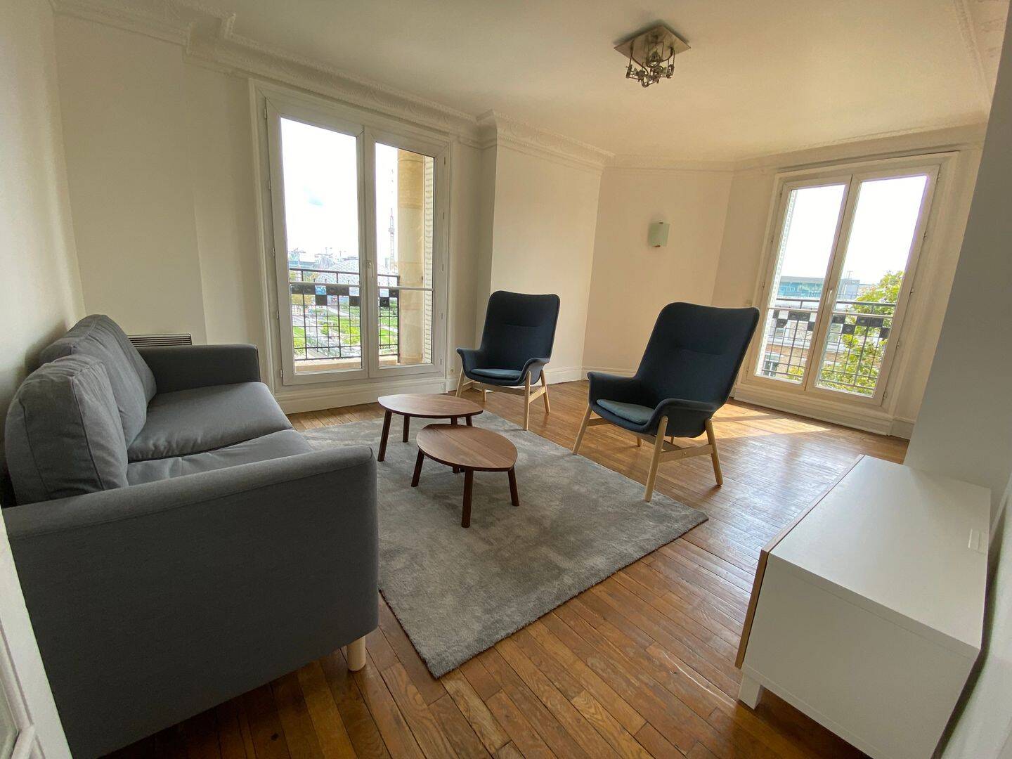 Appartement à louer 2700 € 2 700 € /mois charges comprises Investissez dans l’immobilier 4 pièces • 3 chambres • 74 m² • Étage 6/7 Vaugirard-Parc des Expositions, Paris 15ème arrondissement (75015) 8 12 T2 T3a 30 6 de plus Calculer un temps de trajet Pour aller au travail, à l’école, ... - photo 1