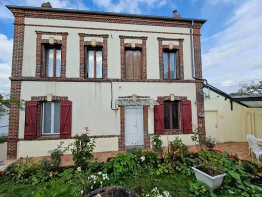 Maison de ville à vendre 221 000 € 6 pièces 4 chambres 113 m² 700 m² de terrain Est Lisieux 14100