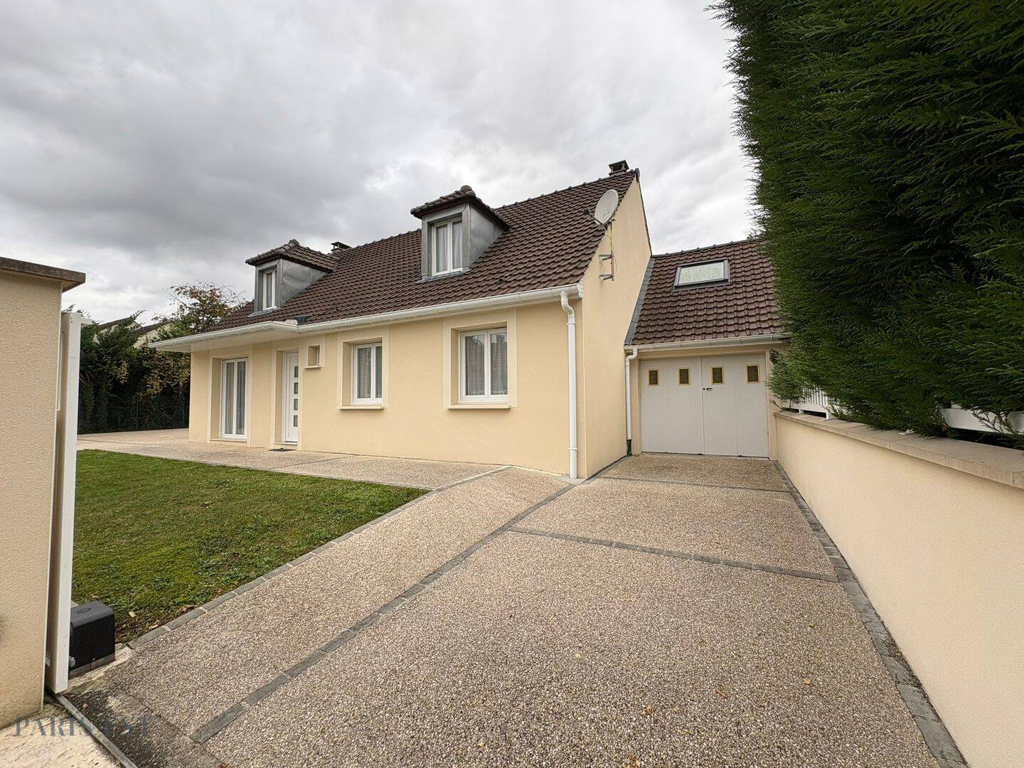 Maison 8 pièces 130 m² · à Gressy · 130 m² · 485 000 €