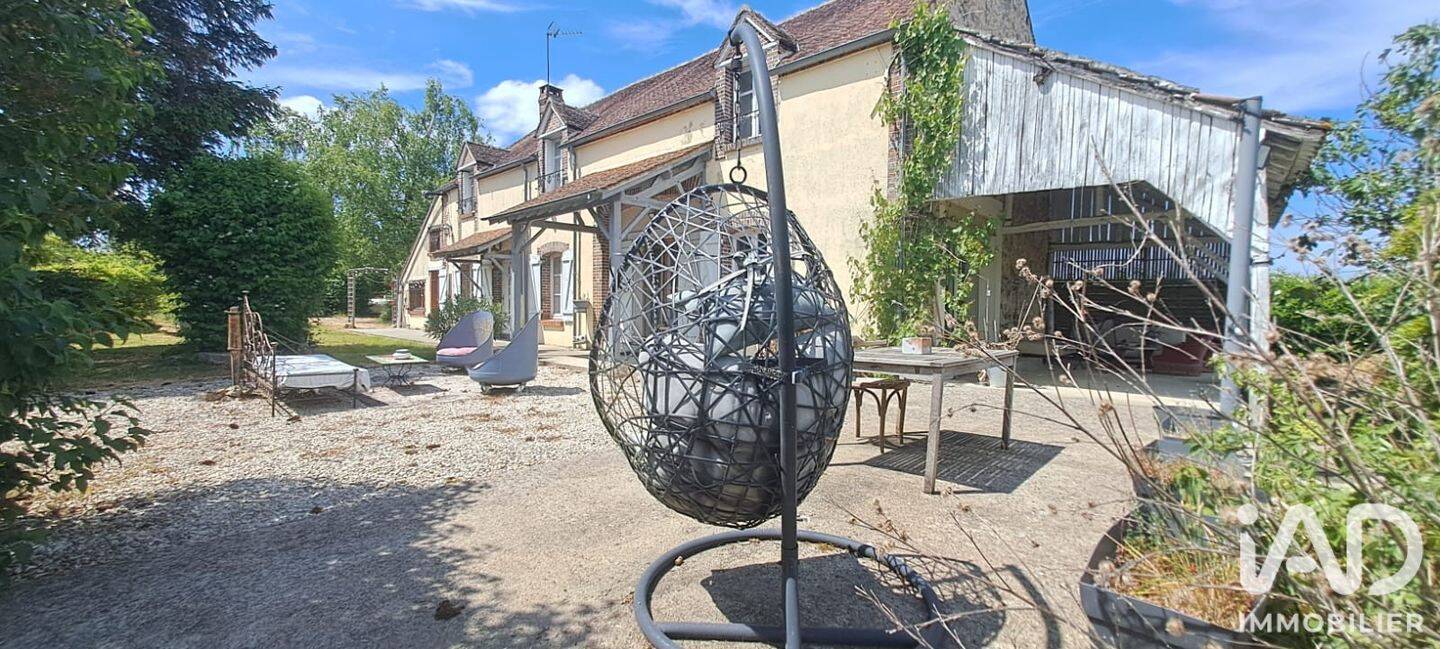 Maison 8 pièces 196 m² · à Saint-Hilaire-les-Andrésis · 196 m² · 268 000 €