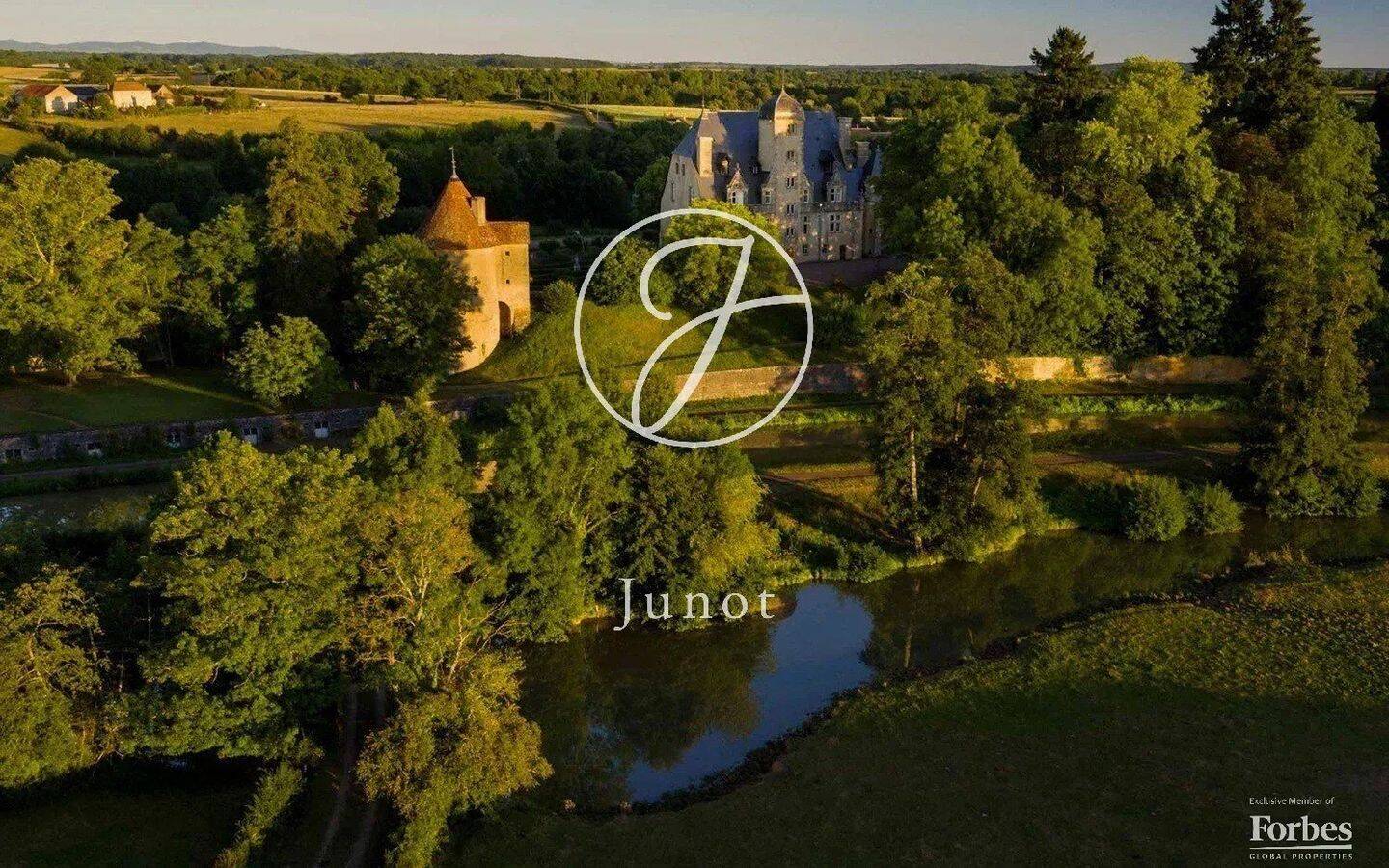 Maison 40 pièces 163 m² · à Châtillon-en-Bazois · 163 m² · 2 950 000 €