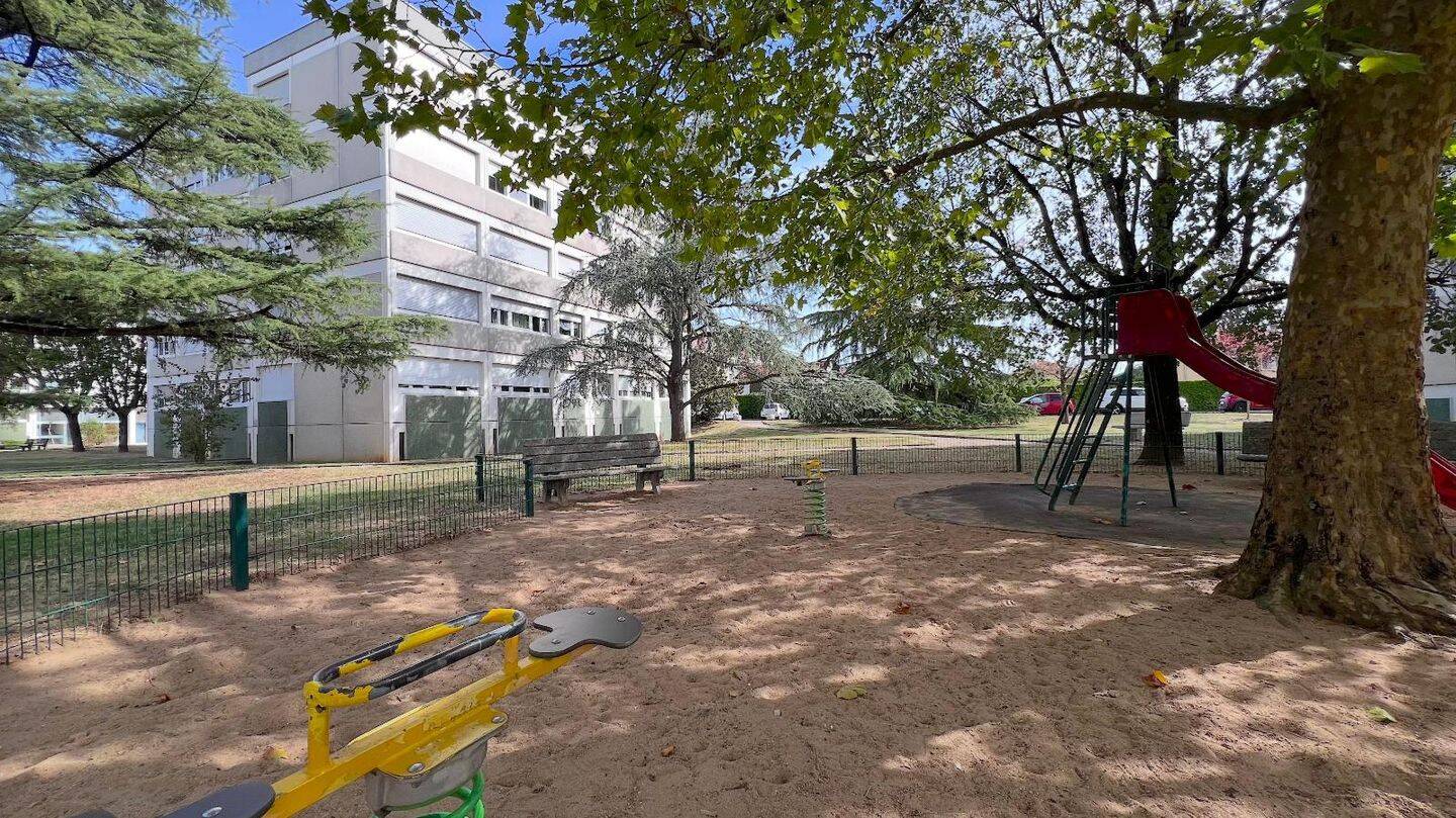 Appartement 4 pièces 80 m² · à Décines-Charpieu · 80,4 m² · 155 000 €