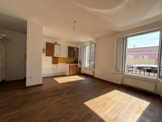 Appartement à vendre 329 000 € 3 pièces 1 chambre 52,6 m² RDC/2 Villegranges Les Lilas 93260