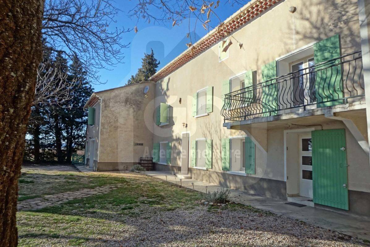Maison 1 pièce 193 m² · à Uchaux · 193 m² · 1 253 €/mois
