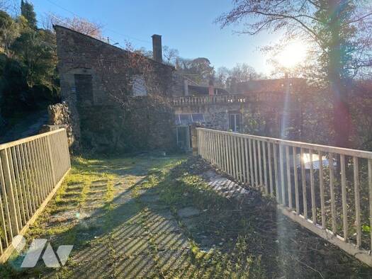 Maison à vendre 395 000 € 6 pièces 4 chambres 221 m² 2 513 m² de terrain Charmes-sur-Rhône 07800