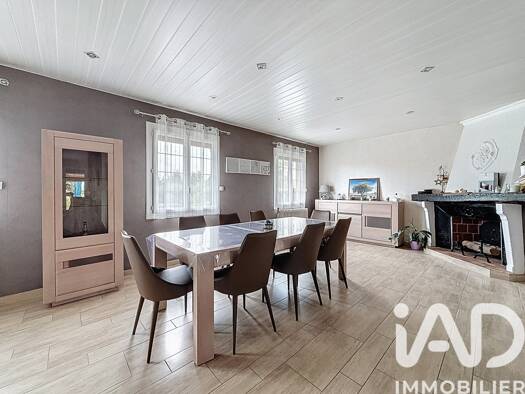 Maison à vendre 230 000 € 7 pièces 4 chambres 192 m² 1 790 m² de terrain Lusigny 03230