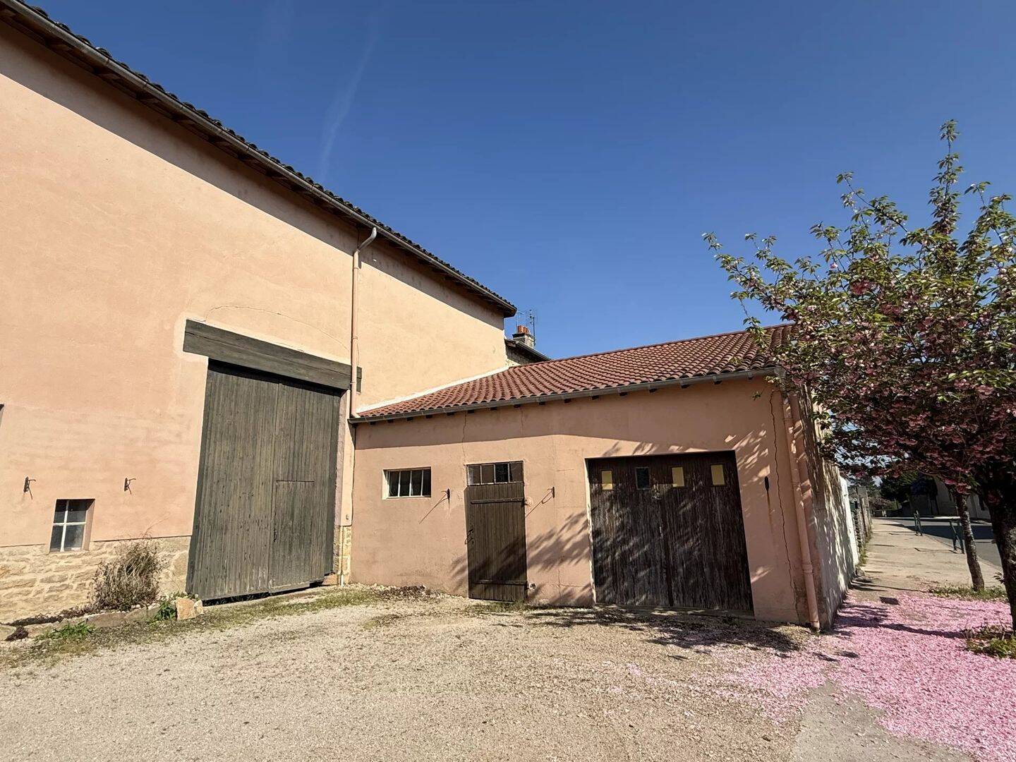 Maison 6 pièces 263 m² · à Senozan · 263 m² · 130 000 €