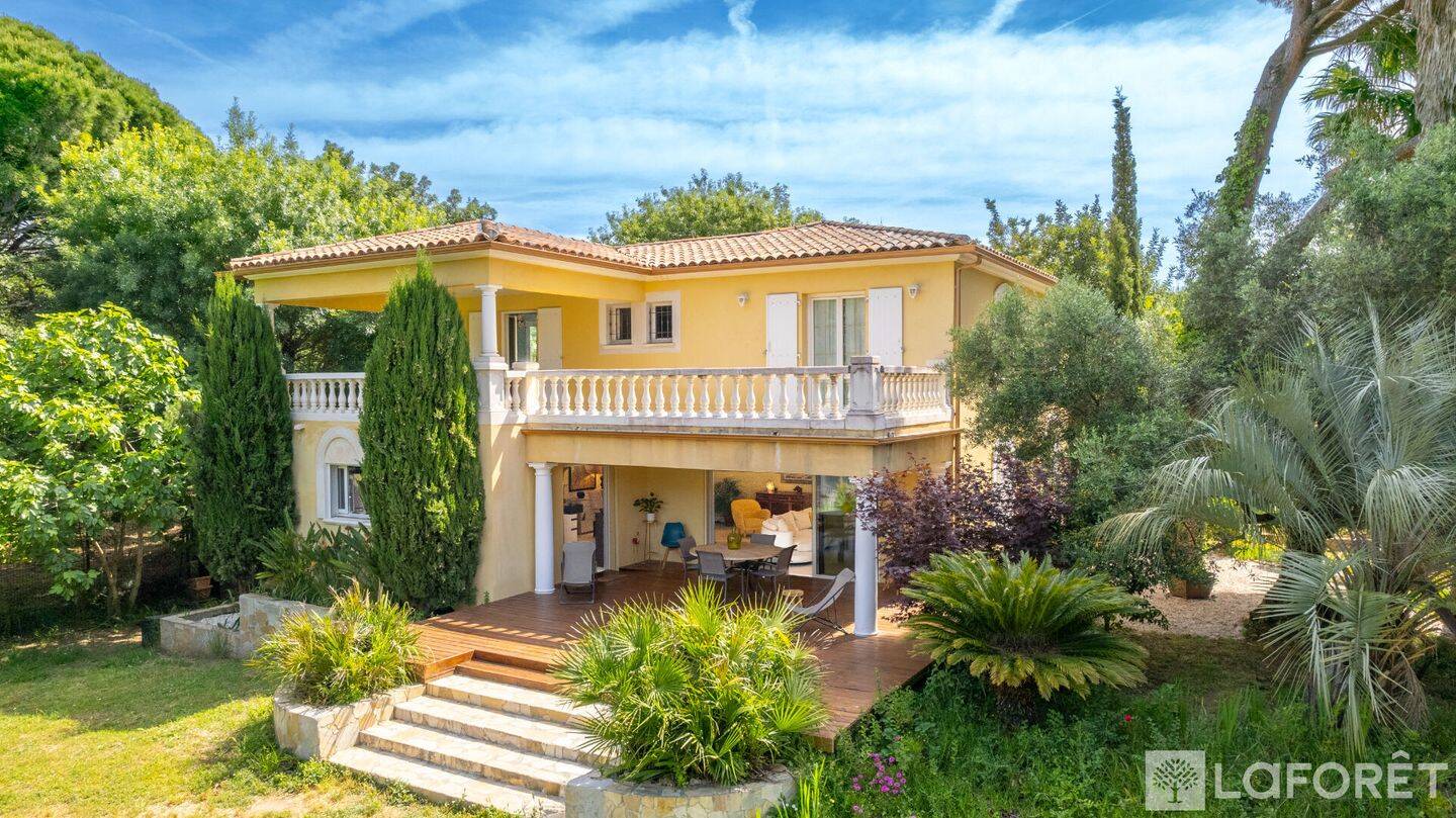 Maison 5 pièces 245 m² · à Fréjus · 245 m² · 830 000 €