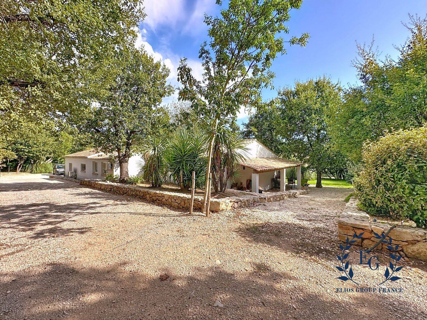 Maison 7 pièces 207 m² · à La Roquebrussanne · 207 m² · 655 000 €