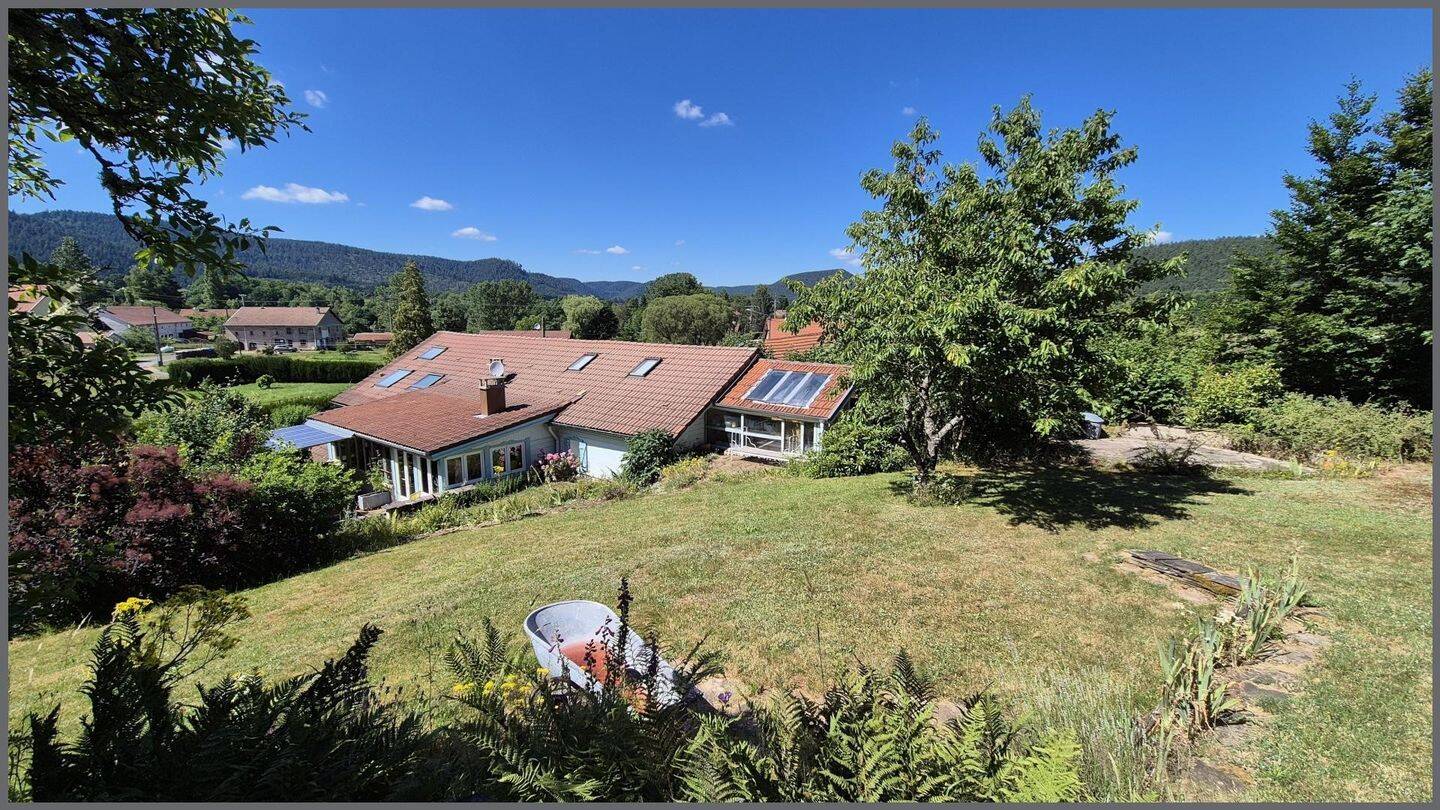 Maison 9 pièces 242 m² · à Taintrux · 242 m² · 335 000 €