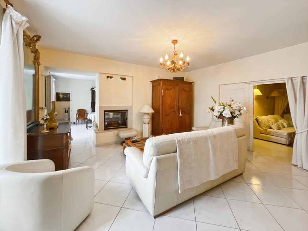 Maison 6 pièces 215 m² · à Port-Lesney · 215 m² · 220 000 €