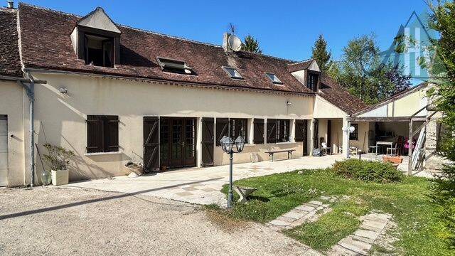 Maison 5 pièces 169 m² · à Hermé · 169 m² · 235 400 €
