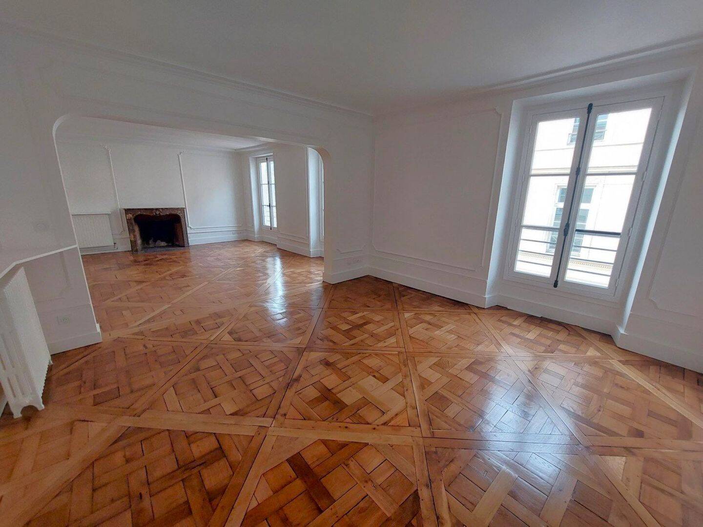 Appartement 5 pièces 226 m² · à Paris 7ème Arrondissement · 226,4 m² · 8 139 €/mois