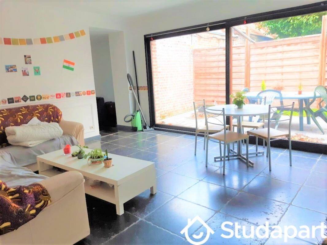 1 pièce 9 m² · à Lille · 9 m² · 500 €/mois