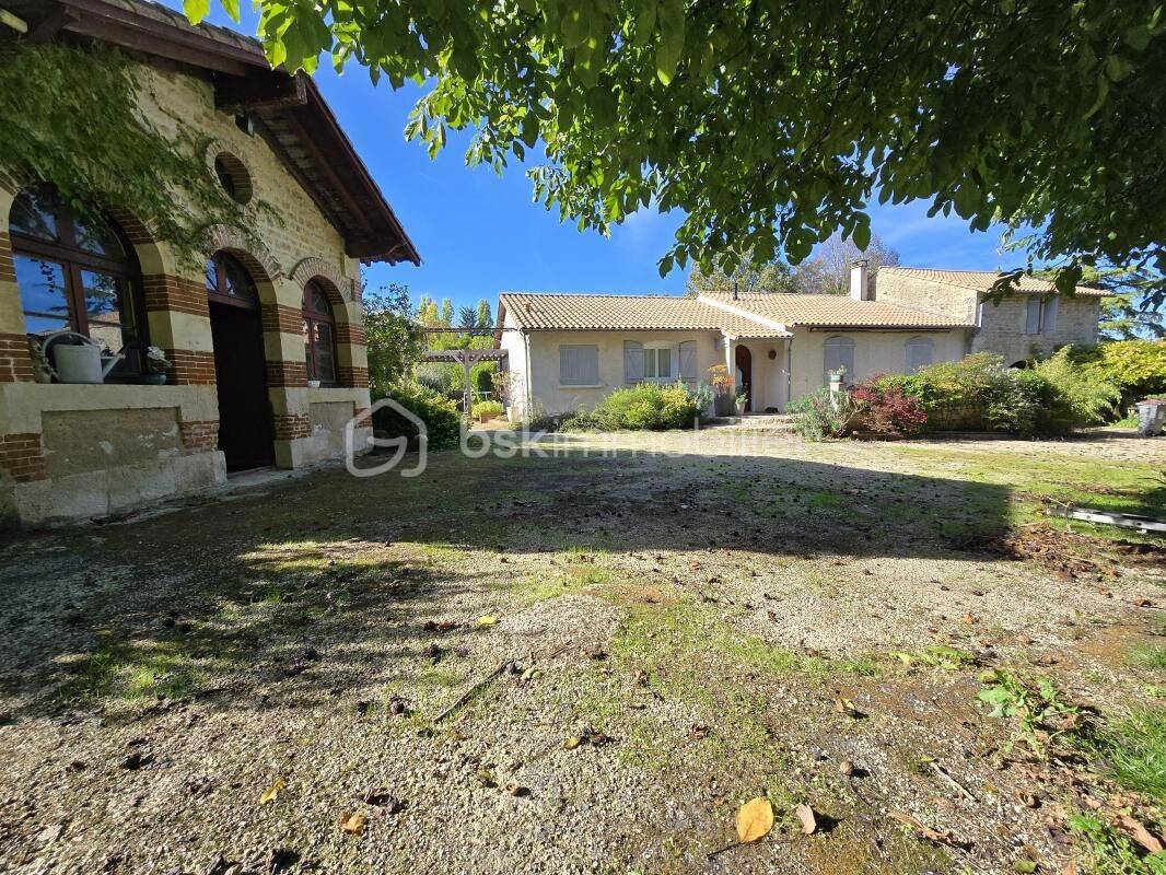 Maison 5 pièces 360 m² · à Vouillé · 360 m² · 399 000 €