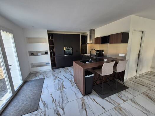 Maison de plain-pied à vendre - Première occupation 275 000 € 4 pièces 3 chambres 122 m² Cognac 16100