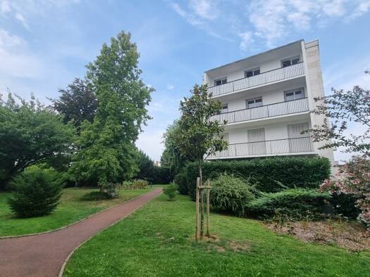 Appartement à louer 1 399 € 3 pièces 2 chambres 60 m² Étage 2/4 Jardin Parisien Clamart 92140