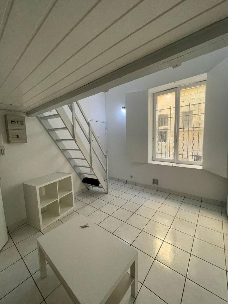 Appartement à louer 735 € 2 pièces 1 chambre 31,5 m² RDC/4 Hôtel de Ville-Quinconce-Saint Seurin-Fondaudège Bordeaux 33000