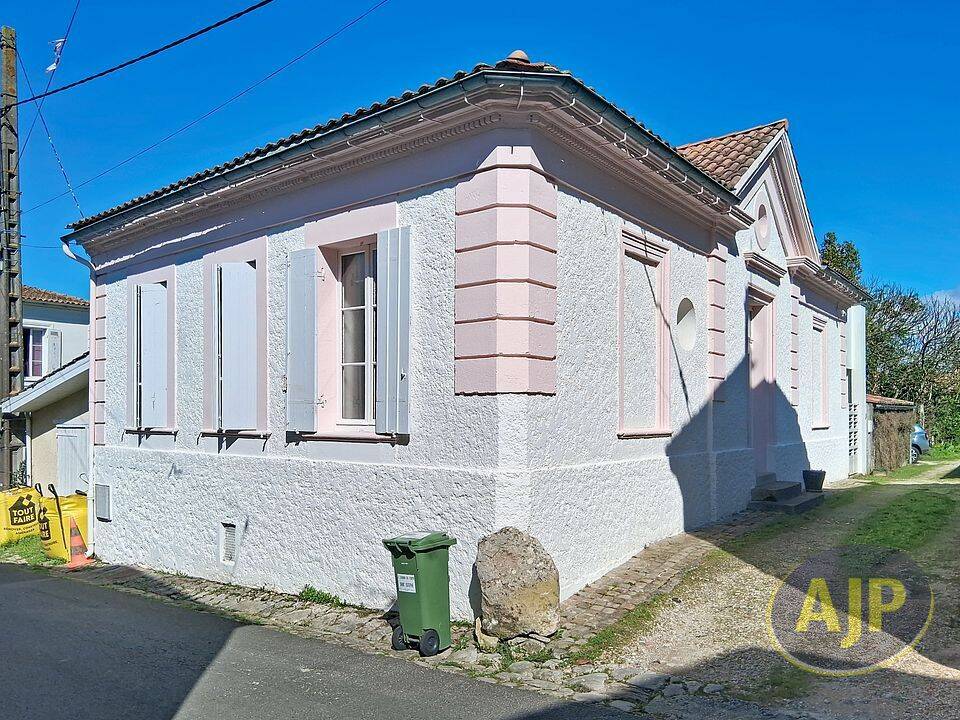 Maison 5 pièces 120 m² · à Saint-Estèphe · 120 m² · 192 000 €