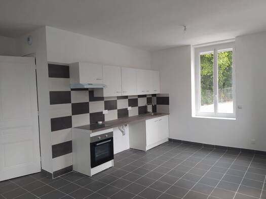 Appartement à louer 660 € 3 pièces 2 chambres 70 m² RDC/1 Centre Est Unieux 42240