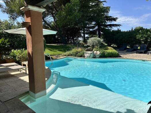 Villa à vendre 995 600 € 4 pièces 3 chambres 137 m² 995 m² de terrain Mallemort 13370