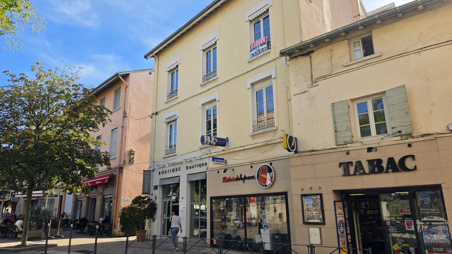 Appartement 5 pièces 98 m² · à Écully · 97,8 m² · 1 200 €/mois