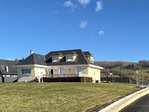 Maison à vendre 448 000 € 9 pièces 5 chambres 200 m² 3 127 m² de terrain Sarsan-Anclades Lourdes 65100