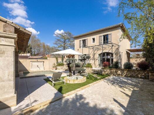 Maison à vendre 795 000 € 4 pièces 3 chambres 125 m² 401 m² de terrain Maillane 13910