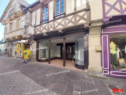 Local commercial à louer 850 € 60 m² de surface de vente Centre Ville Pontivy 56300
