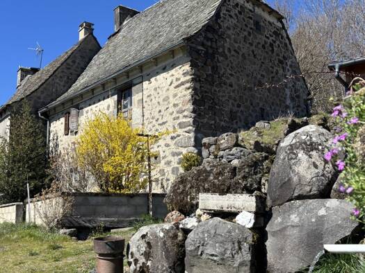 Maison à vendre 34 500 € 2 pièces 2 chambres 70 m² 346 m² de terrain Argences en Aubrac 12420
