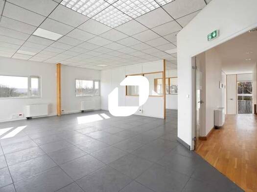 Espace bureau à louer 5 850 € 580 m² de bureaux divisible de 580 m² à 580 m² Champlan 91160