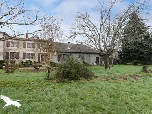 Maison à vendre 226 180 € 6 pièces 4 chambres 140 m² 16 972 m² de terrain Rouzède 16220