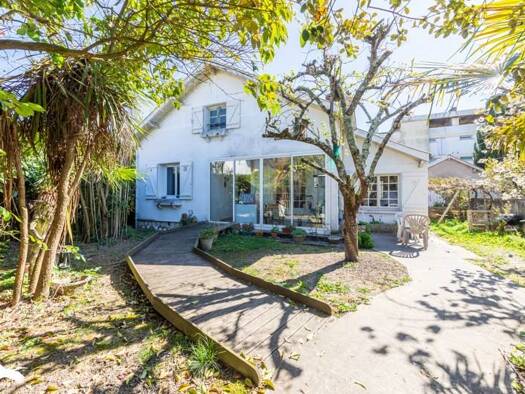 Maison de plain-pied à vendre 179 000 € 3 pièces 2 chambres 89 m² 418 m² de terrain Agen 47000