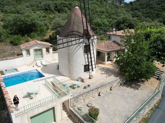 Maison à vendre 781 500 € 5 pièces 3 chambres 182 m² 18 629 m² de terrain Allègre-les-Fumades 30500