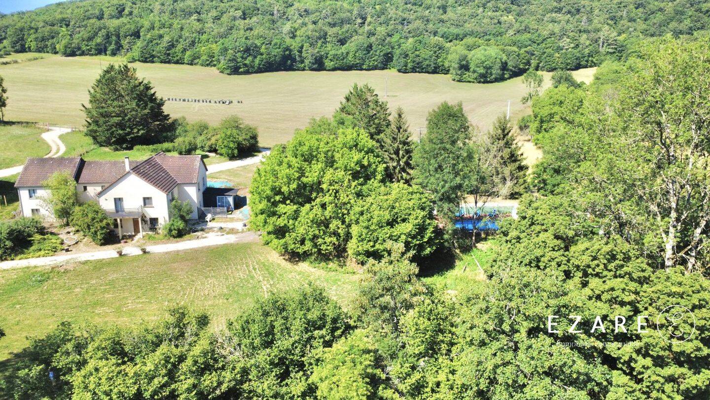 Maison 10 pièces 389 m² · à La Bussière-sur-Ouche · 389 m² · 550 000 €